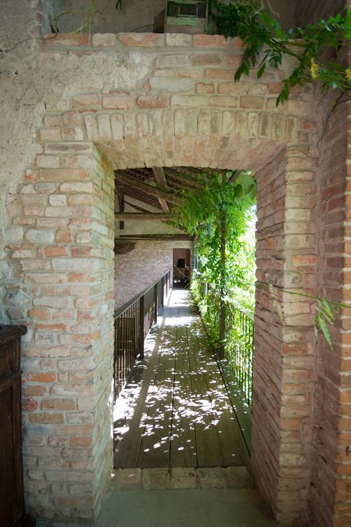 Locanda Dei Melograni Gossolengo Exterior photo